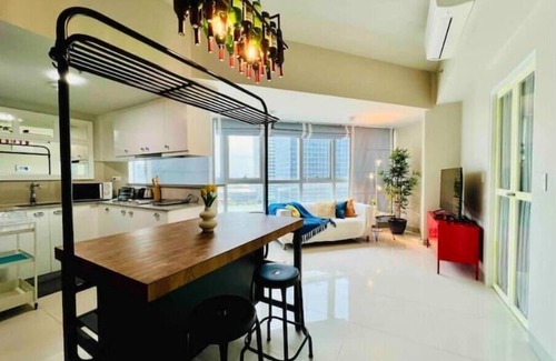 Pinagsama Condo | BGC Luxury Condo - Balcony, Pool, Wi-Fi - Suite 8