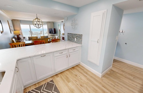 Fort Walton Beach - Destin Condo | BH 404C is a Stunning 2 BR with Seasonal Beach Service