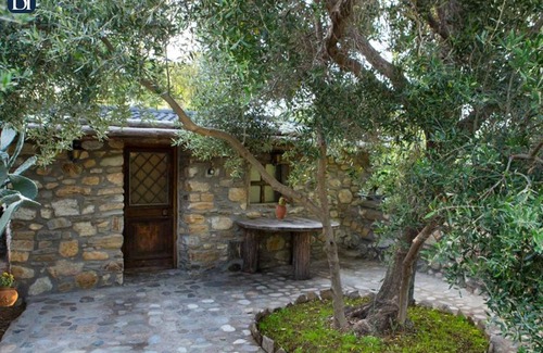 Ikaria House | BH684 - C - Room Ikaria