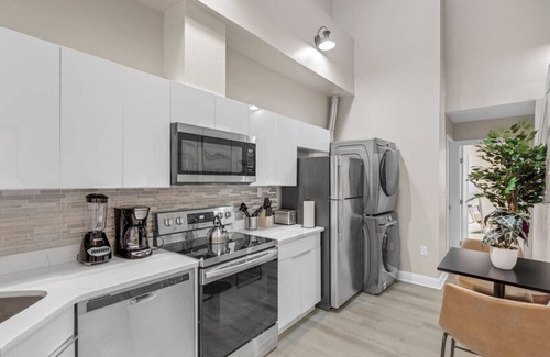 Center City East Apartment | Bi-Level 2B Loft | Old City (4R)