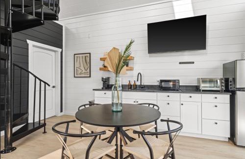 Fredericksburg Cabin | Bia Treehouse Fredericksburg Romantic Hottub EV