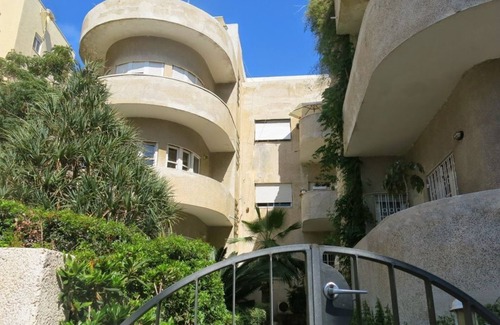 Tel Aviv City Center Apartment | Bialik Street -Gorgeous Bauhaus Apartment in Historic Building 110M 2 Balconies