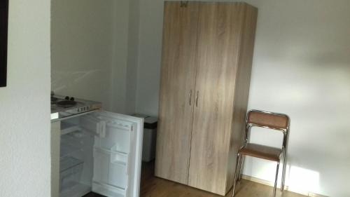 Warthausen House | Biberach-Riss-Zimmer-frei, Einzel-Zimmer Bad Küche