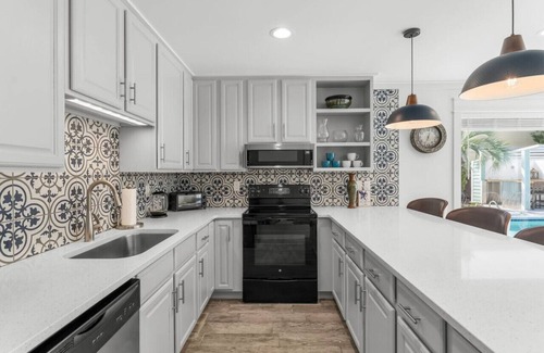 Bid-a-wee Beach House | Bid-A-Wee Beach House + Studio +Pool: Sleeps 12!