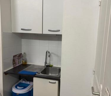 Clichy Apartment | Bien venu studio A
