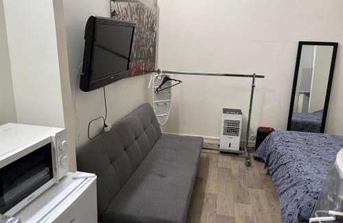 Clichy Apartment | Bien venu studio A