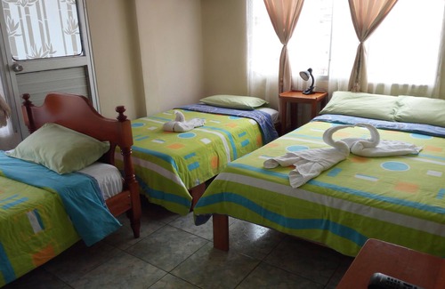 Bahia de la Academia Cabin | Bienvenidos Hostal Miconia!