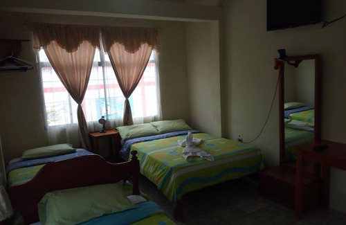 Bahia de la Academia Cabin | Bienvenidos Hostal Miconia!