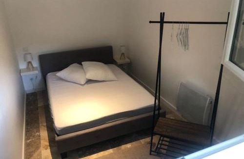 Pieusse Apartment | Bienvenue « À l’ombre du figuier »