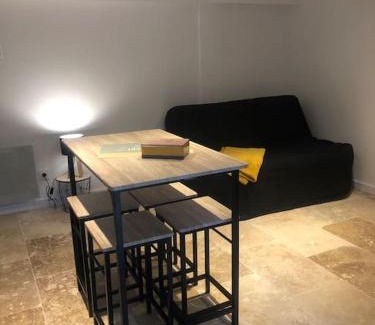 Pieusse Apartment | Bienvenue « À l’ombre du figuier »