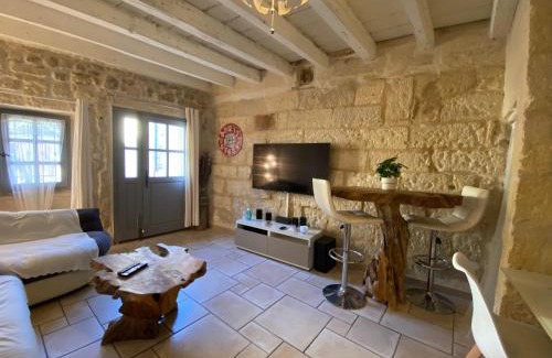 Fourques House | Bienvenue au 6 - Calme et charme de la pierre.
