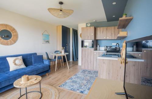 Saint-Cast-le-Guildo Apartment | Bienvenue au studio L'escale Bleue avec vue mer et sur le Cap Frehel