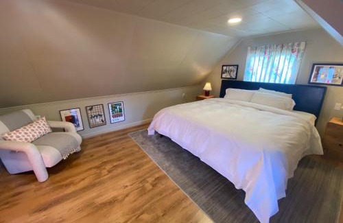 Kitchener Apartment | Big apartment by the Farmers market