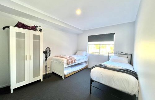 North Adelaide House | Big Apartment Free Wifi Gated Parking Aircon
