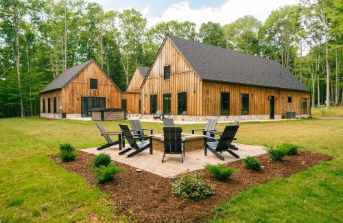 Oakland House | Big Bass Lodge