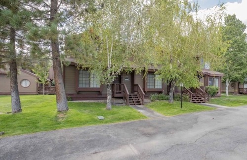 Big Bear Lake House | Big Bear Cozy House walking from lake, 2 swiming pools, hot Tubs, Tennis courts