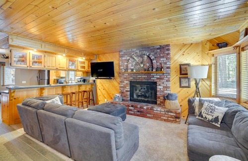 Summit Estates House | Big Bear Lake Vacation Rental with Hot Tub and Deck!