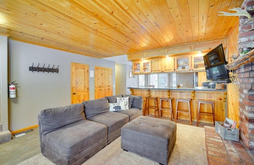 Summit Estates House | Big Bear Lake Vacation Rental with Hot Tub and Deck!