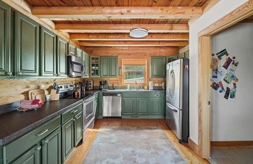 McGaheysville House | Big Bear Lodge: Massanutten Escape - Sleeps 14, 2 Min to Slopes