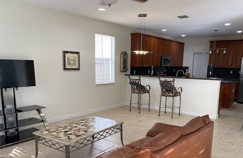 Tamiami House | Big/Beautiful in the heart of Miami with Jacuzzi