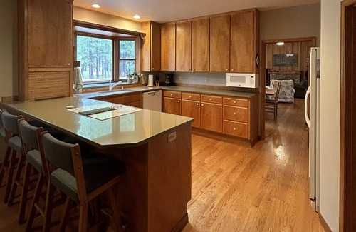 Black Butte Ranch House | Big, Beautiful Golf Home, sleeps 14, situated on the golf course