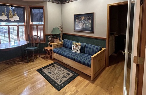 Black Butte Ranch House | Big, Beautiful Golf Home, sleeps 14, situated on the golf course