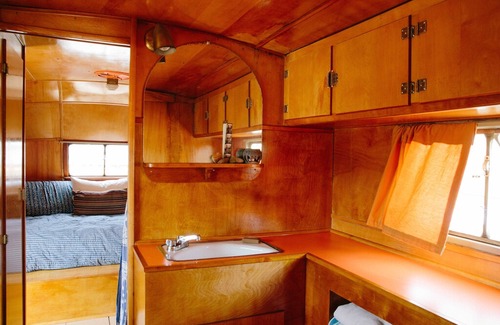 Monument Manor RV Rental | BIG BLUE of Wonder Valley