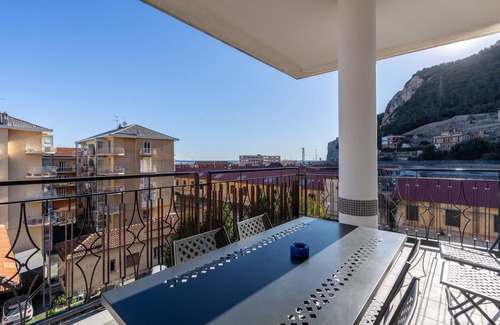 Finalborgo Apartment | Big bright apartment for max. 8 people with 4 bedrooms and 2 bathrooms