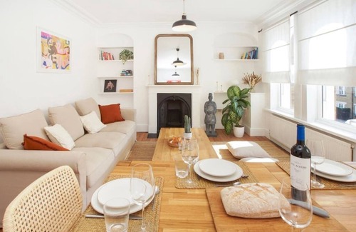 Mile End Apartment | Big, bright & cosy apartment 2 min from Mile End Station, near Victoria Park