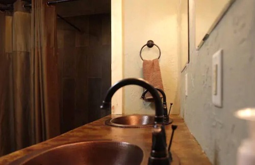 Nauvoo Cabin | Big Bunkhouse of Nauvoo