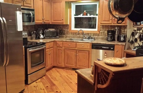 Smiths Grove House | Big Cabin on HorseRanch close to Bucees, MammothCaves,Corvettes,WKU, BeechBend
