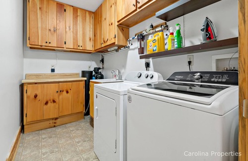 Mill Spring Cabin | Big Cat Mountain House by Carolina Properties * NEW HOT TUB *