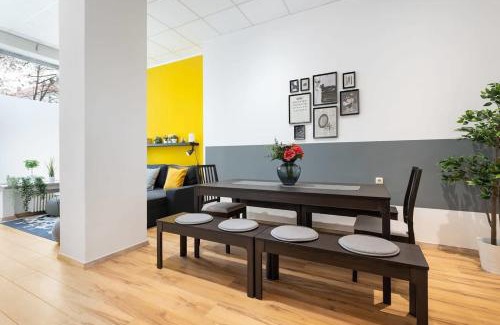 Neuhausen Apartment | Big Central Apartment near Rotkreuzplatz with 3 BR for 12 PAX