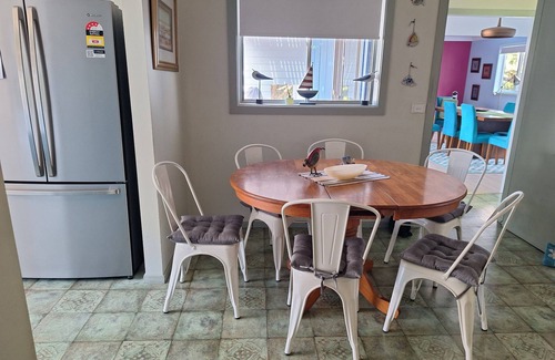 Denhams Beach House | Big comfy family/pet friendly beach house