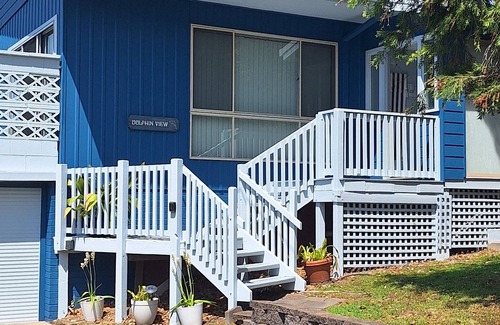 Denhams Beach House | Big comfy family/pet friendly beach house