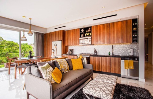 Emiliano Zapata Condo | Big corner balcony, pool & gym