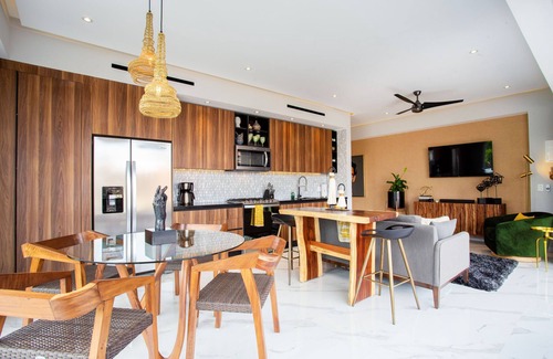Emiliano Zapata Condo | Big corner balcony, pool & gym