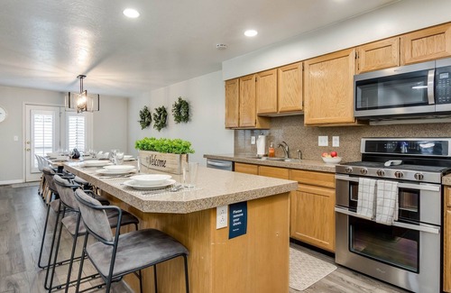 Cottonwood Heights House | Big Cottonwood Mtn Location! Billiards * Ping Pong * Park * Tennis