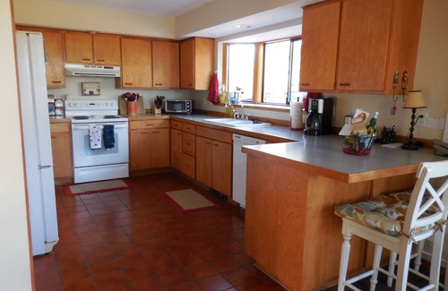 Bend House | Big Country Home, Relax with Great Views, Lots of Privacy, and Bring your Dog!