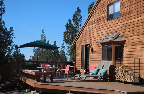 Bend House | Big Country Home, Relax with Great Views, Lots of Privacy, and Bring your Dog!