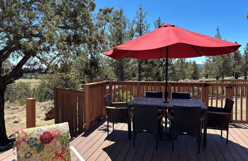 Bend House | Big Country Home, Relax with Great Views, Lots of Privacy, and Bring your Dog!