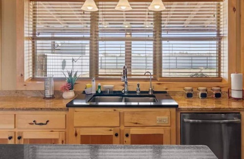 Shallowater House | Big Country Rustic Retreat 16 +