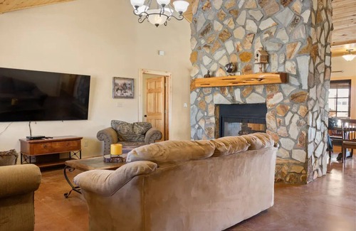 Shallowater House | Big Country Rustic Retreat 16 +
