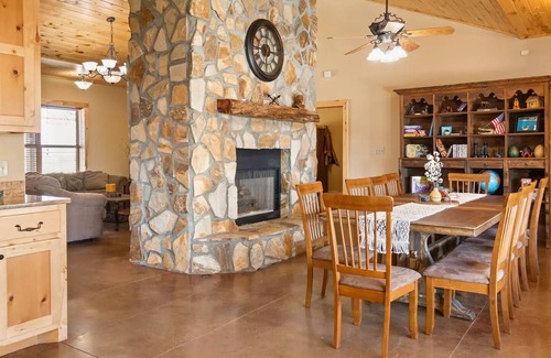 Shallowater House | Big Country Rustic Retreat 16 +