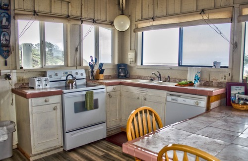 Waldport House | Big Creek - Oceanfront On Big Creek