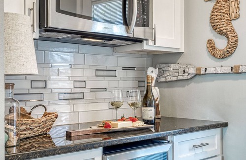 Clipper Cove House | BIG DISCOUNTS Aug–Oct *HEATED POOL* BEACH SERVICE+EXTRA GEAR*FIREPIT*