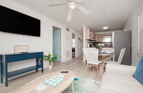 Crescent Beach Condo | *Big Dog Frndly*Outdoor Shower*1 blk to Beach