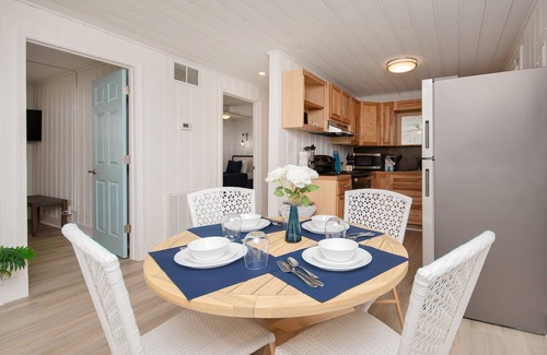 Crescent Beach Condo | *Big Dog Frndly*Outdoor Shower*1 blk to Beach