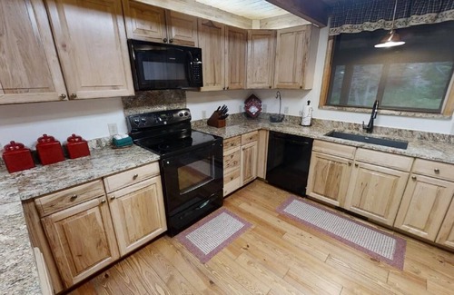 Red River Cabin | Big Elk Horn on the River - Upper Valley - Pet Friendly