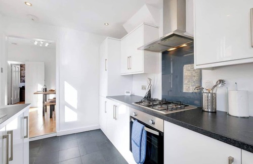 Canbury House | Big Family Home! FREE Parking, Fast WiFi, Garden